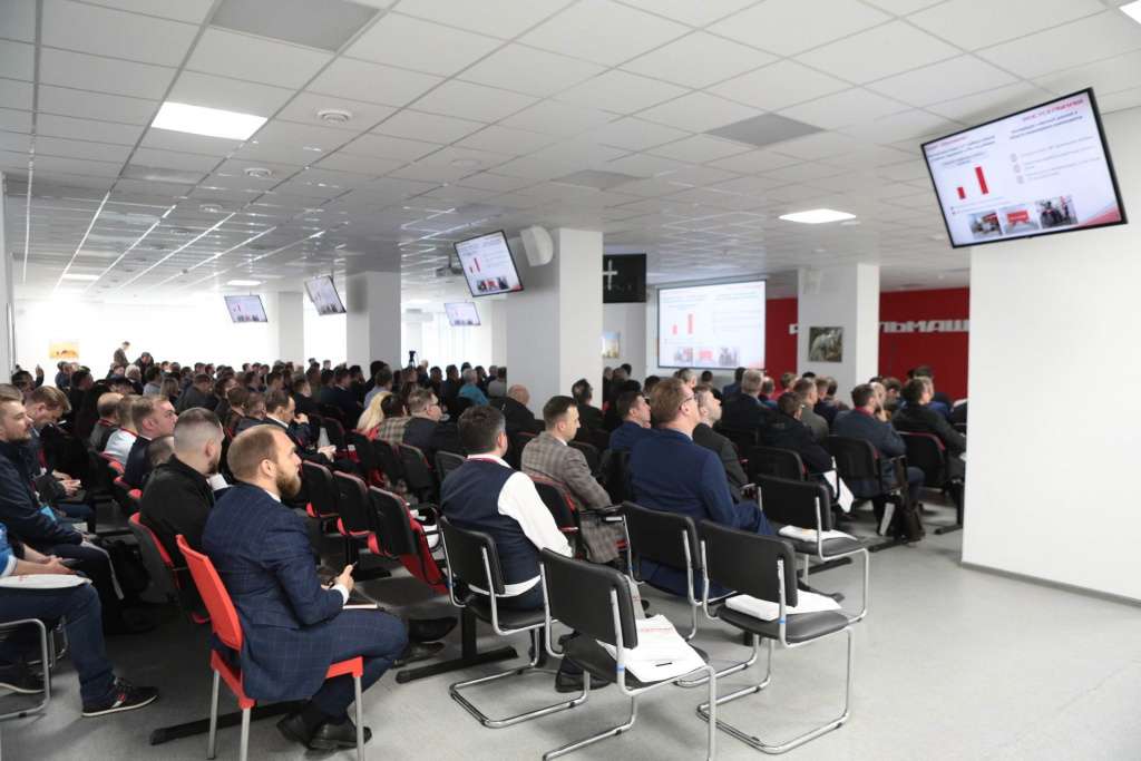 Делегация предприятий Липецкой области посетила Ростсельмаш