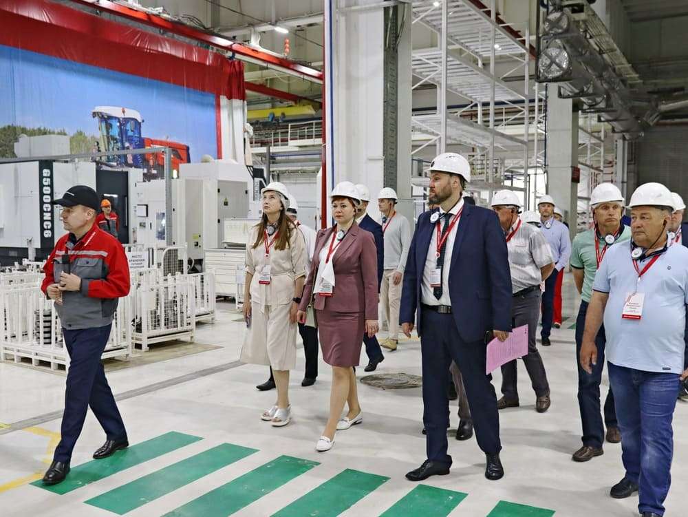 Делегация Орловской области посетила завод трансмиссий Ростсельмаш